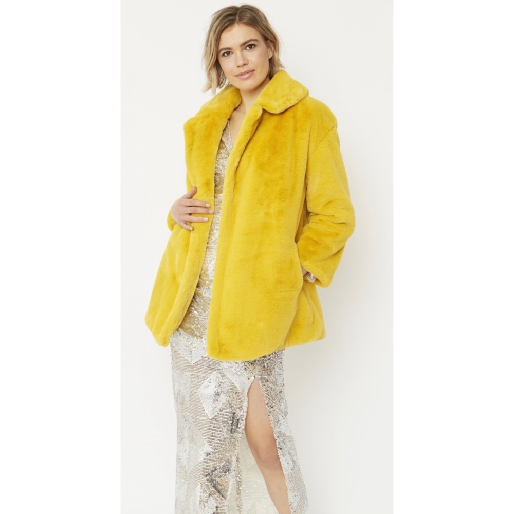 CI Sono Faux Fur Yellow Coat Size M